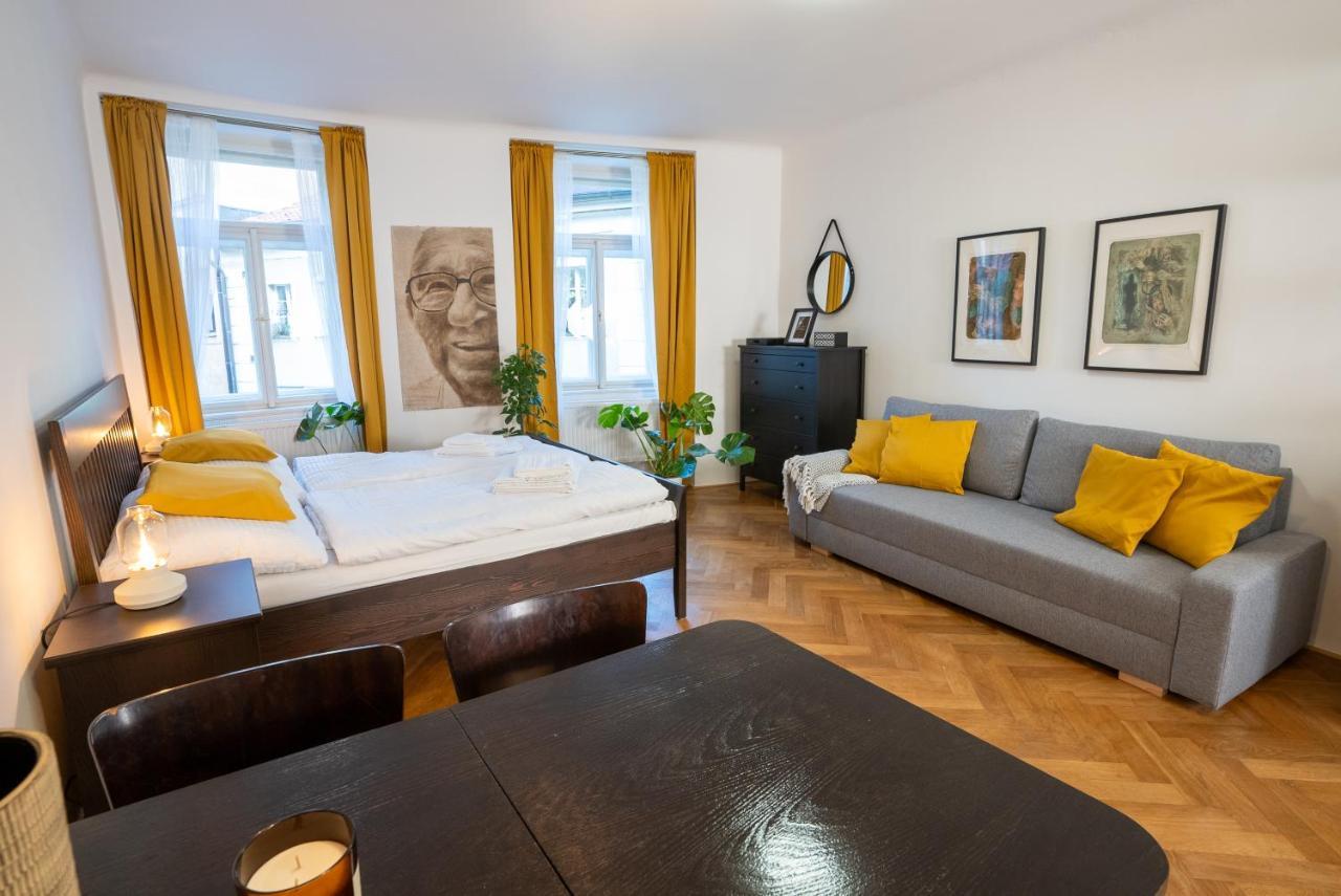 White Wolf House & Ostello Praga