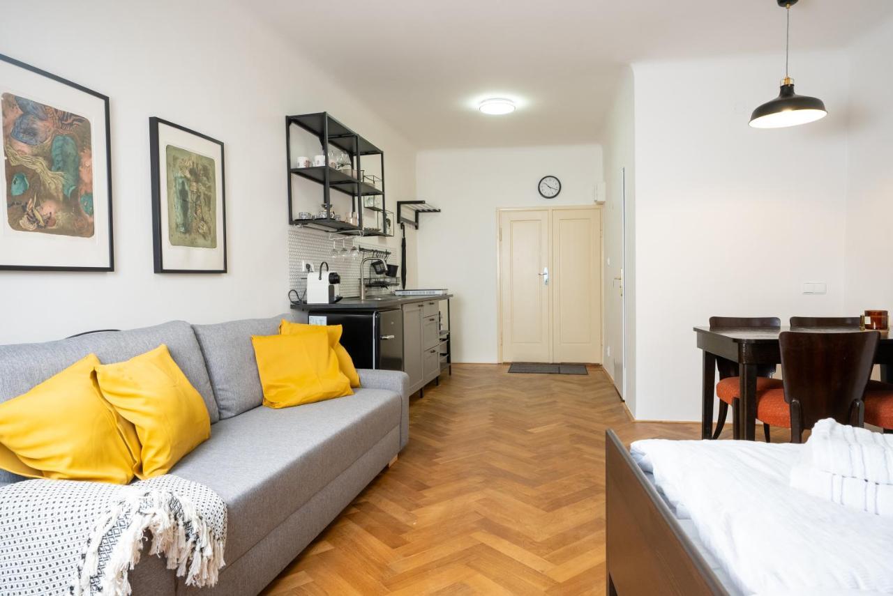 White Wolf House & Ostello