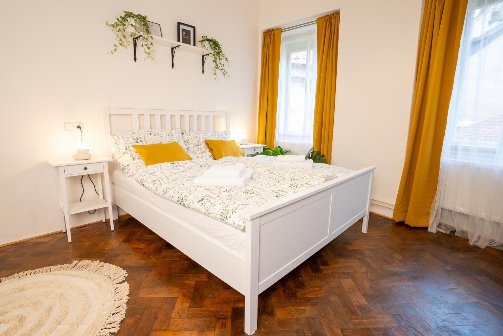 White Wolf House & Ostello