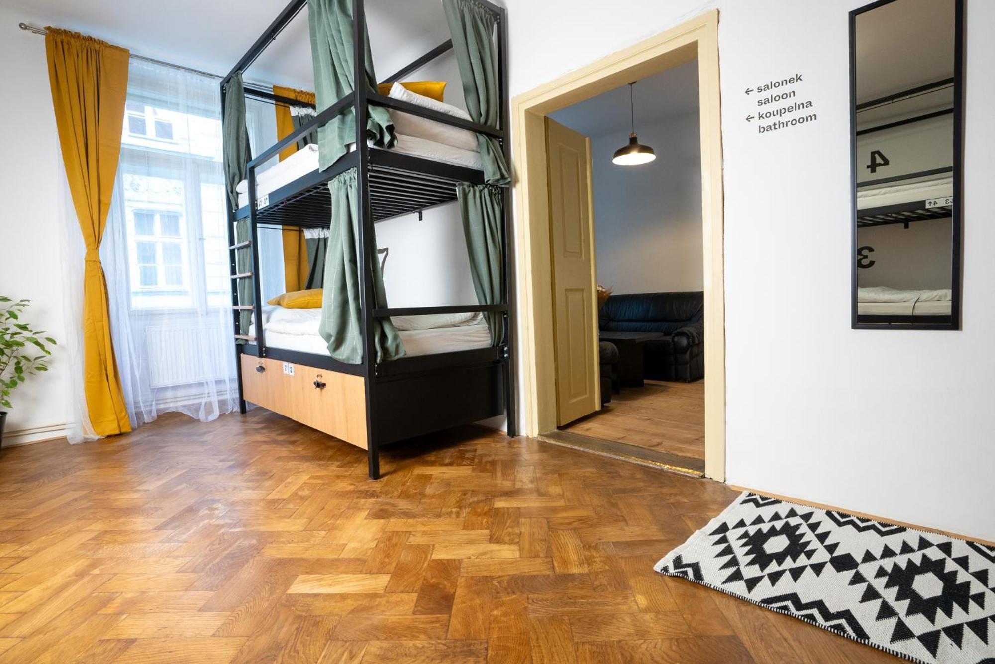 White Wolf House & Ostello Praga